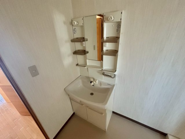 たくみマンションの独立洗面台