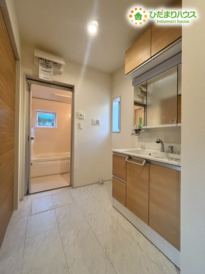 行田市持田4丁目　新築一戸建て　ブルーミングガーデン　01の独立洗面台
