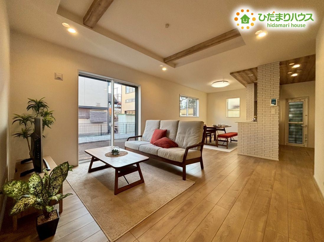 行田市持田4丁目　新築一戸建て　ブルーミングガーデン　01の居間・リビング