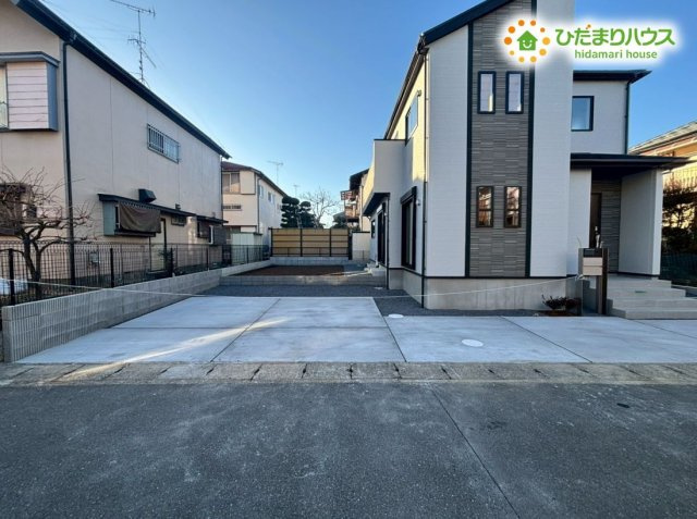 行田市持田4丁目　新築一戸建て　ブルーミングガーデン　01の駐車場