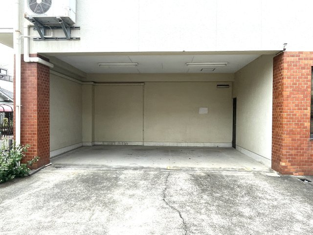 昭栄コーポラスの駐車場