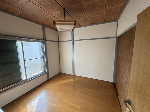 －三丁目不動産-深谷市東方の洋室