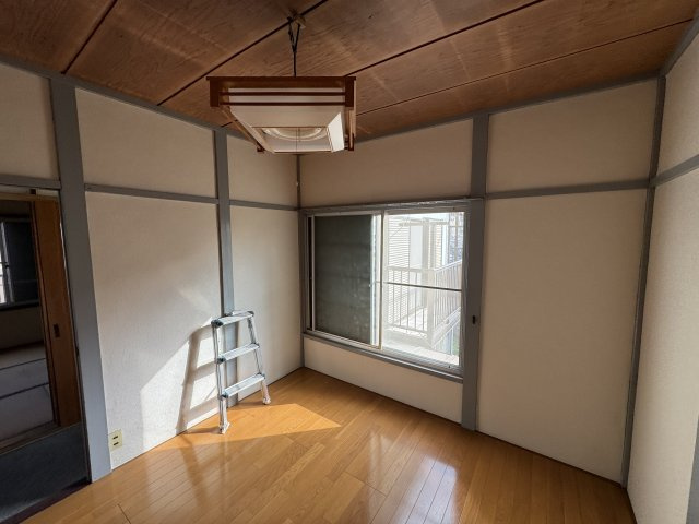 －三丁目不動産-深谷市東方の洋室