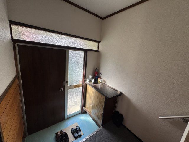 -三丁目不動産-深谷市東方　中古戸建の玄関