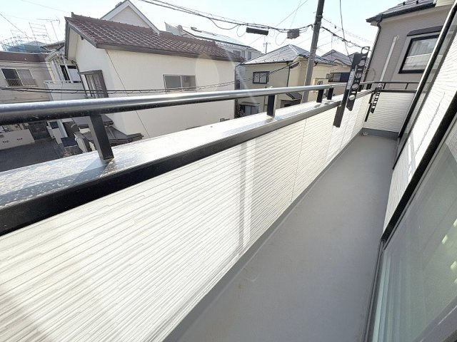 【バルコニー】 | 新座市栗原1丁目　新築一戸建住宅　全4棟　(保谷店) | バルコニーは2居室から出入りできる仕様なのでお洗濯にも便利です。
