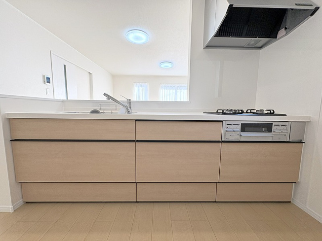 【キッチン】 | 新座市栗原1丁目　新築一戸建住宅　全4棟　(保谷店) | お子様を見守りながら、ご家族と会話しながらお料理が出来る対面式キッチン。
