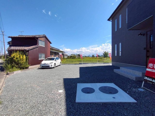 大川市大字下八院の新築一戸建の駐車場