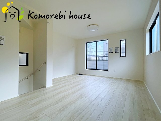 さいたま市大宮区堀の内町　1期　新築一戸建て　スタイル　01の居間・リビング