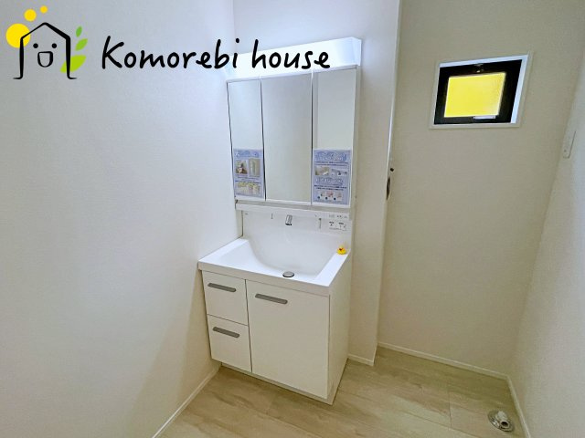 さいたま市大宮区堀の内町　1期　新築一戸建て　スタイル　01の独立洗面台