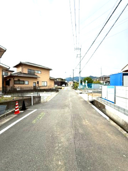富士市松岡1期　新築戸建　全3棟　3号棟　の前面道路含む現地写真