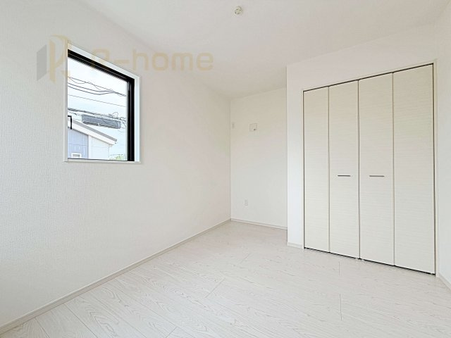 牛久市牛久町7期　新築戸建て　5号棟の洋室|どんな部屋家具も合わせやすいシンプルな洋室！
たっぷりの日差しと心地よい風が舞い込む住まい♪