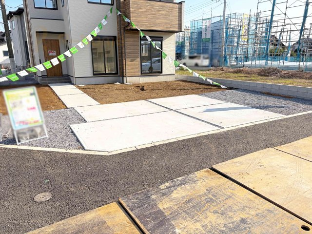 牛久市牛久町7期　新築戸建て　5号棟の駐車場|カースペースは2台お停めいただけます♪