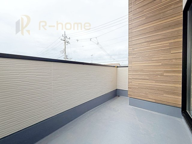 牛久市牛久町7期　新築戸建て　5号棟のバルコニー|お布団やラグなどの大きな物も干しやすい広々としたバルコニー！