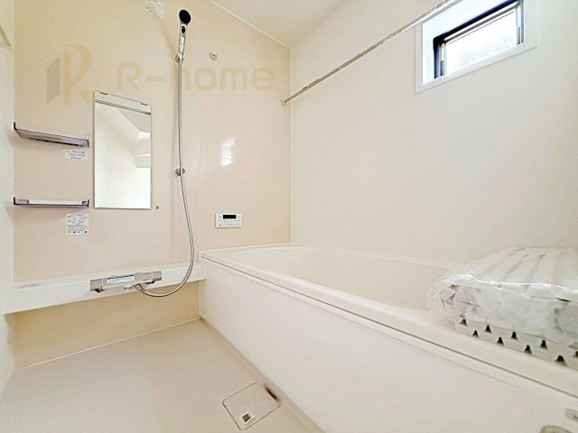 牛久市牛久町7期　新築戸建て　5号棟の浴室|１坪タイプの大きなお風呂で、小さなお子様とご一緒に入浴いただける広さです！