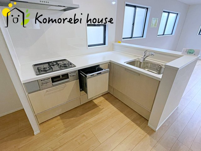 さいたま市大宮区堀の内町　1期　新築一戸建て　スタイル　02のキッチン|使い勝手のいいL字型キッチン♪
食洗機もついて奥様の手を守ります♪