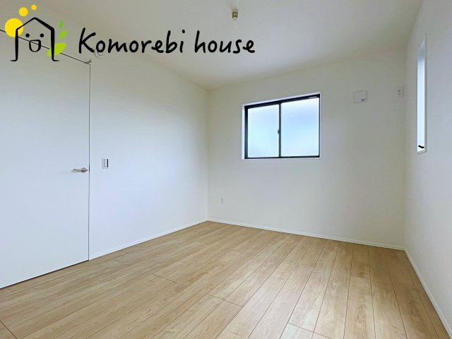 さいたま市大宮区堀の内町　1期　新築一戸建て　スタイル　02の寝室|2面採光で明るい空間です♪
南東向きで朝は気持ちよく起きられます♪