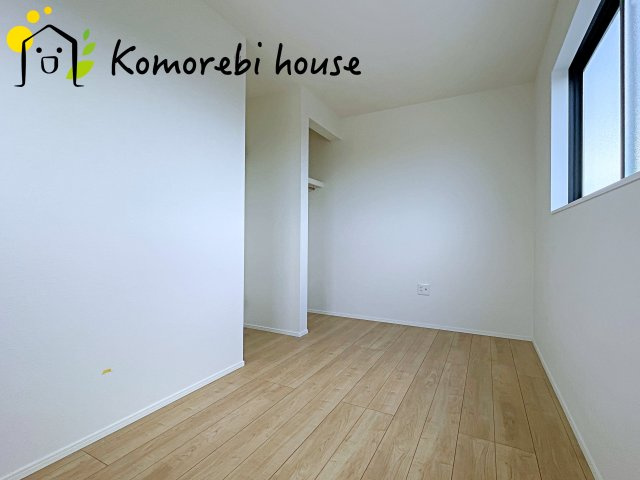 さいたま市大宮区堀の内町　1期　新築一戸建て　スタイル　02の洋室|しっかり収納付き！
棚も付いているので使用頻度が低いものや季節ものの収納にいいですね♪