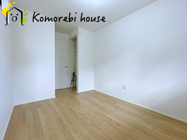 さいたま市大宮区堀の内町　1期　新築一戸建て　スタイル　02の子供部屋|高さのある収納付き♪
コートなども収納可能です！