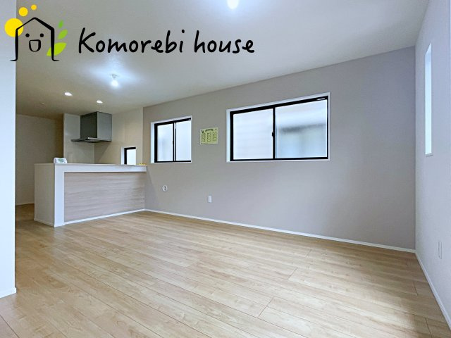 さいたま市大宮区堀の内町　1期　新築一戸建て　スタイル　02の居間・リビング|明るい配色のリビング♪
2階で陽当たりもよくご家族が自然と集まる空間になります♪