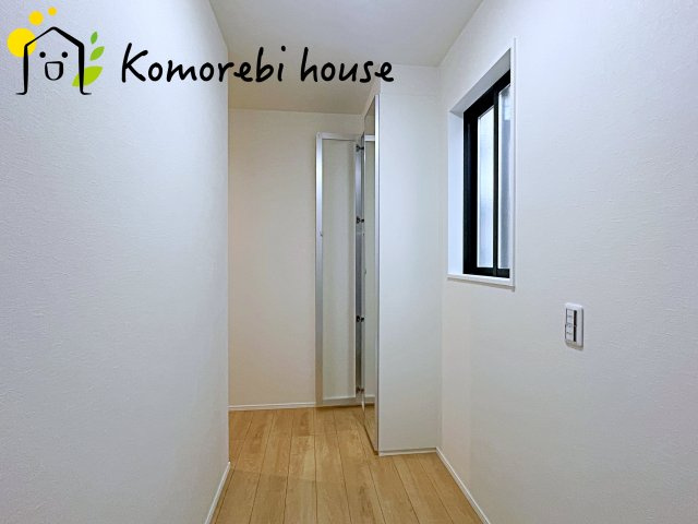 さいたま市大宮区堀の内町　1期　新築一戸建て　スタイル　02の玄関|ただいまー！と扉を開けるとこんな雰囲気。
リビングからおかえりー！と聞こえてきそうです♪