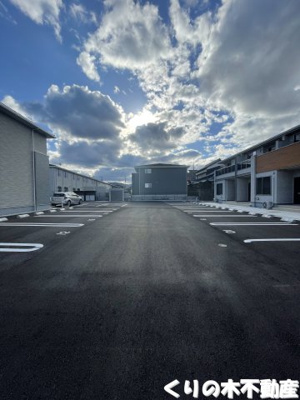 【駐車場】 | クラール東村　Ｄ | 車をお持ちの方に嬉しい駐車場付きの物件です