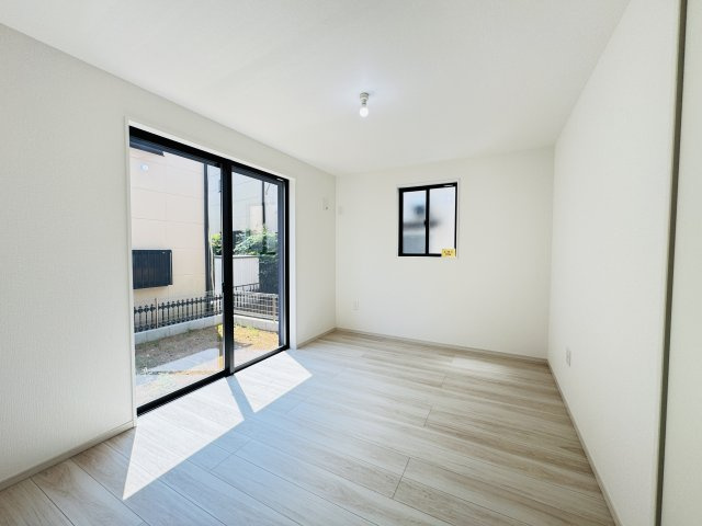 【洋室】 | 松戸市六高台５丁目新築戸建【六実小学校：5分】 | 1F6帖洋室