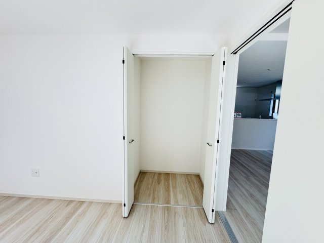 【収納】 | 松戸市六高台５丁目新築戸建【六実小学校：5分】 | 1F6帖洋室収納