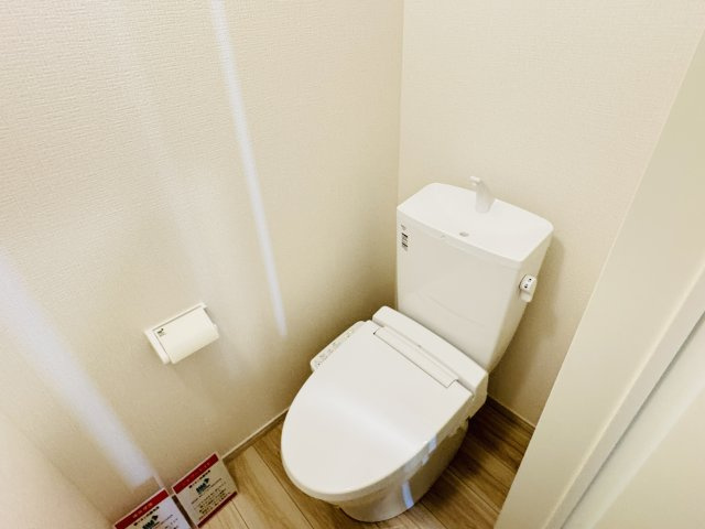 【トイレ】 | 松戸市六高台５丁目新築戸建【六実小学校：5分】 | 温水洗浄暖房便座つきトイレ