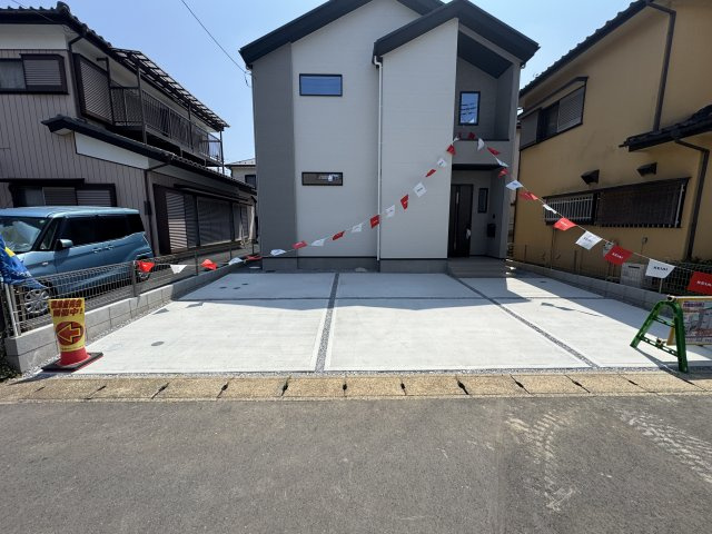 松戸市六高台５丁目新築戸建【六実小学校：5分】の駐車場|駐車スペース・並列2台駐車可