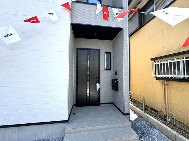 【エントランス】 | 松戸市六高台５丁目新築戸建【六実小学校：5分】 | エントランス・玄関ポーチ