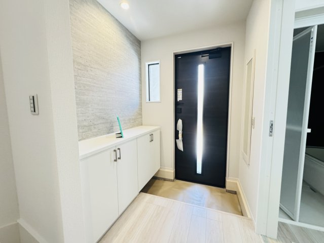 【玄関】 | 松戸市六高台５丁目新築戸建【六実小学校：5分】 | 玄関ホール・シューズボックス