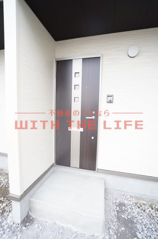ヴェルジュ荒木C【キャッシュバック対象物件】の玄関|同施工会社の類似物件の写真です。
※同シリーズ別物件の写真　※現状優先

