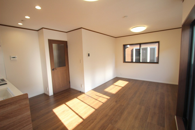 【居間・リビング】 | 朝霞市幸町1丁目　中古一戸建住宅（朝霞店） | 2025年11月9日撮影