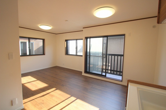 【居間・リビング】 | 朝霞市幸町1丁目　中古一戸建住宅（朝霞店） | 2025年11月9日撮影