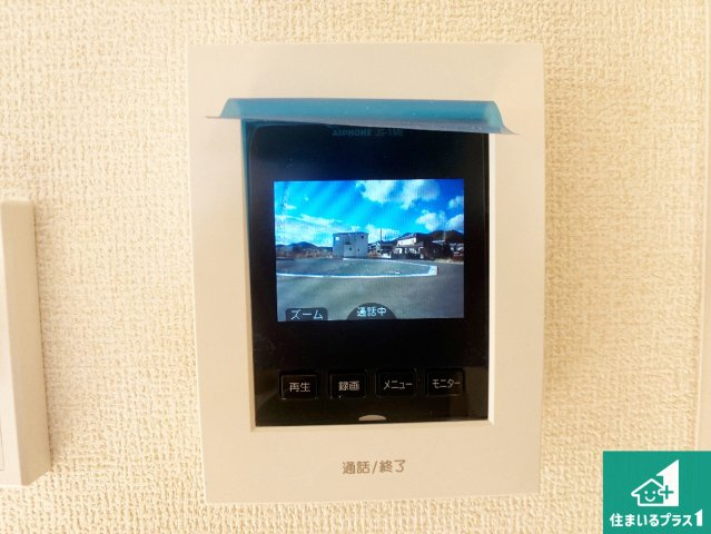 姫路市奥山　第4期　新築一戸建ての防犯設備|カラーモニターインターホン！声だけでなく来訪者の姿や顔がモニターで確認できるので、小さなお子様がいらっしゃるご家庭でも安心できます！