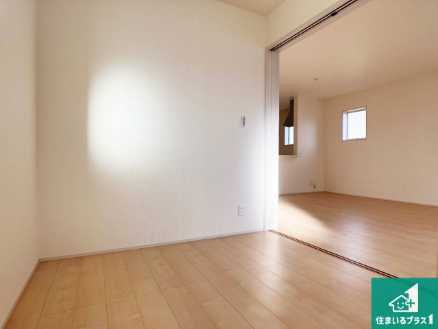 姫路市奥山　第4期　新築一戸建ての洋室|シンプルな洋室は、自分好みのインテリアが楽しめます♪ご家族とインテリアや家具を選びに行くのは新築購入時の醍醐味の一つです。ぜひお楽しみください♪