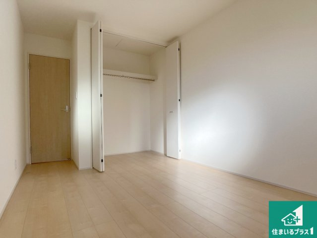 姫路市奥山　第4期　新築一戸建ての洋室|収納スペースが充実しているので子供の成長に合わせてたくさん収納ができます！家族構成に合わせた様々な活用ができる収納！