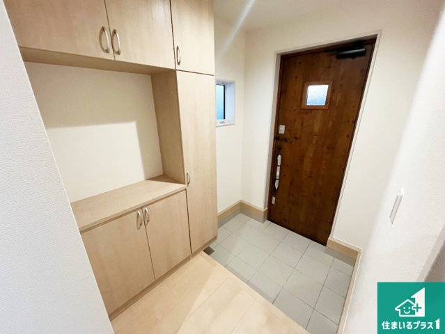 姫路市奥山　第4期　新築一戸建ての玄関|シューズボックスにはたくさんの靴が収納できるので玄関周りはいつもスッキリ！ご家族が増えても安心！