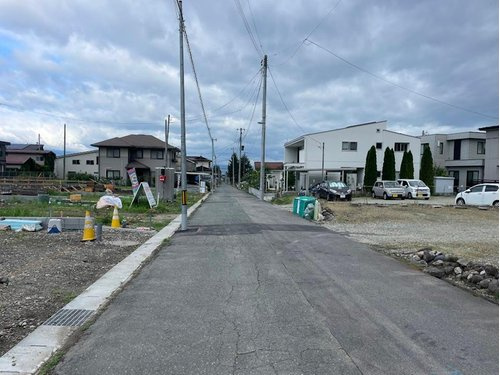 山形市小白川町2号棟【新築建売】の前面道路含む現地写真|前面道路