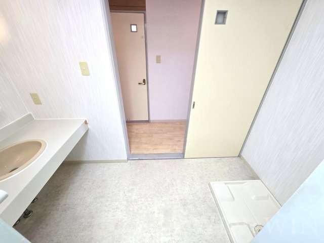 ヴィラ小鷹野の洗面所|イメージ（同建物内別部屋の写真です）