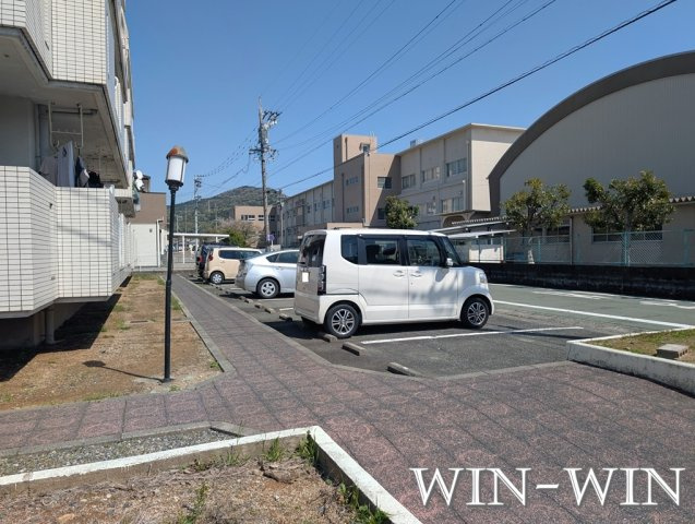 ヴィラ小鷹野の駐車場