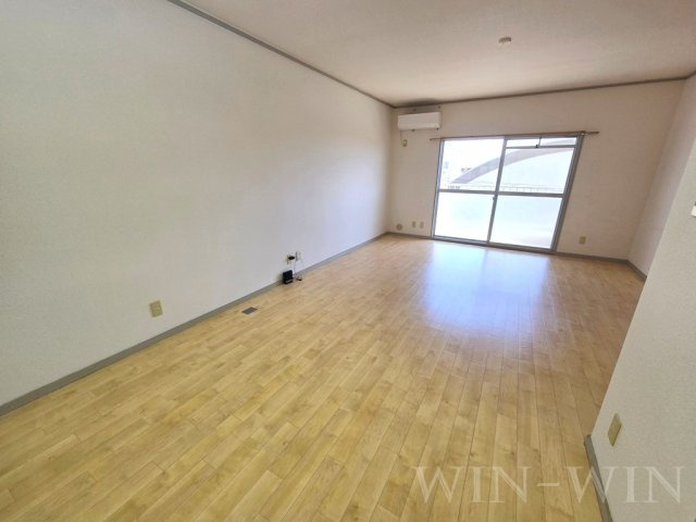 ヴィラ小鷹野の居間・リビング|イメージ（同建物内別部屋の写真です）