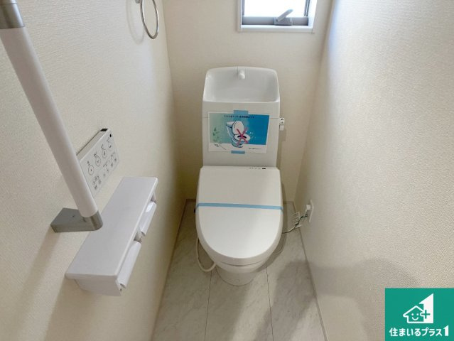 姫路市奥山　第4期　新築一戸建てのトイレ|1・2階の2ヶ所にあるので、朝の忙しい時間の順番待ちもなく、深夜の利用にも大変便利です。