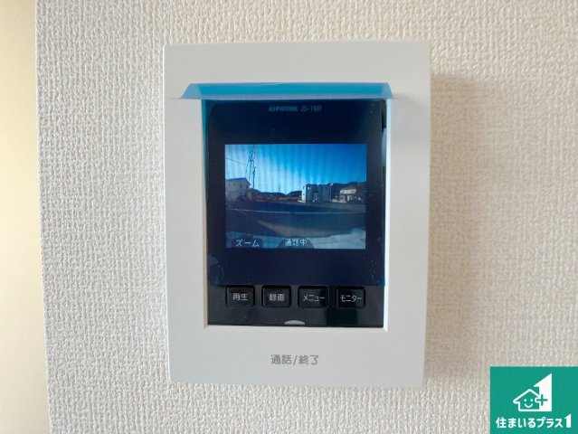 姫路市奥山　第4期　新築一戸建ての防犯設備|カラーモニターインターホン！声だけでなく来訪者の姿や顔がモニターで確認できるので、小さなお子様がいらっしゃるご家庭でも安心できます！
