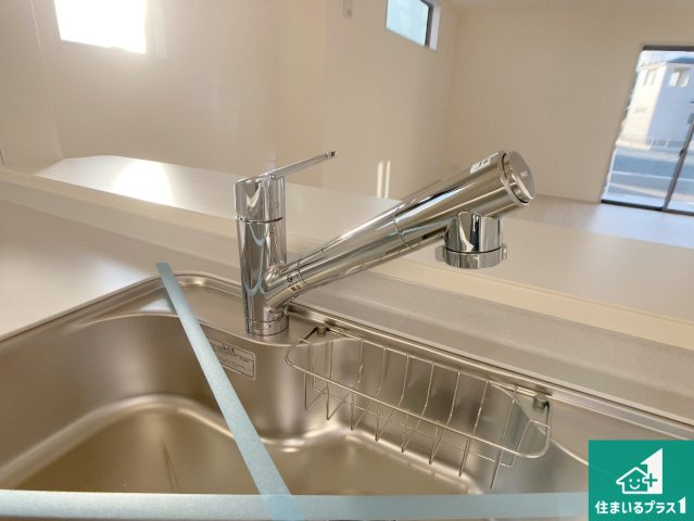 姫路市奥山　第4期　新築一戸建ての設備|浄水器を内蔵！炊飯時、お茶を作る時に安心してお水を使えます！お湯と冷水、浄水と原水、シャワーの切替えもワンタッチです！