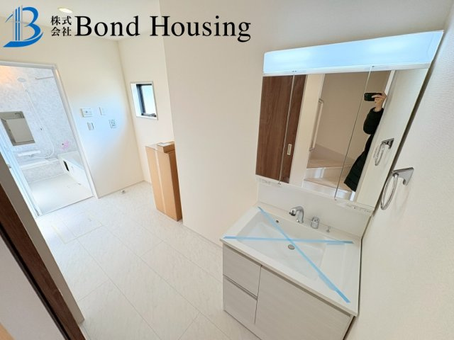 「長期優良認定物件」「LDK18.7帖」魚住町西岡21期　1棟の玄関