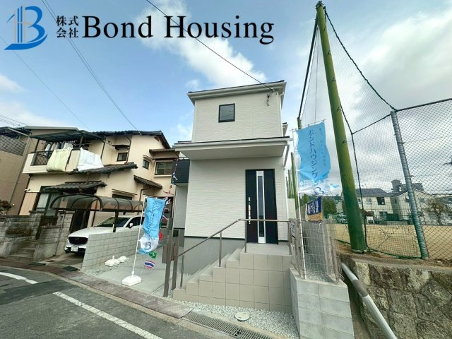 「長期優良認定物件」「LDK18.7帖」魚住町西岡21期　1棟の前面道路含む現地写真