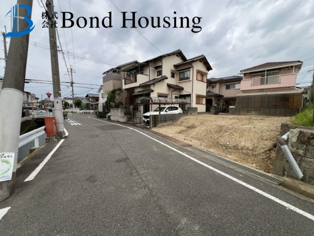 「長期優良認定物件」「LDK18.7帖」魚住町西岡21期　1棟の前面道路含む現地写真