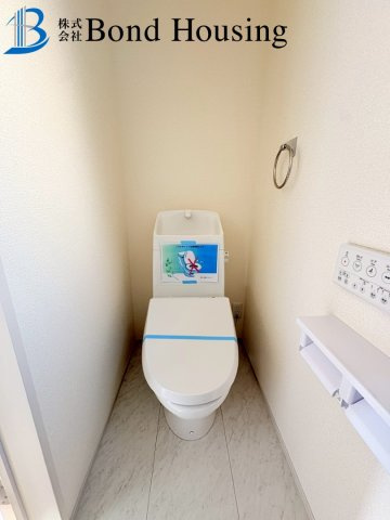 「長期優良認定物件」「LDK18.7帖」魚住町西岡21期　1棟のトイレ