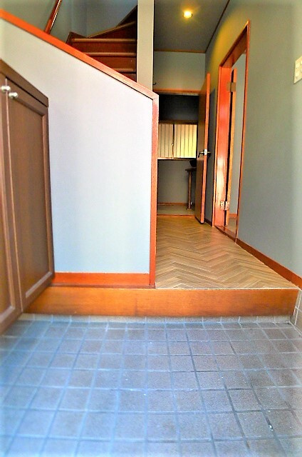 水谷東２丁目戸建の玄関